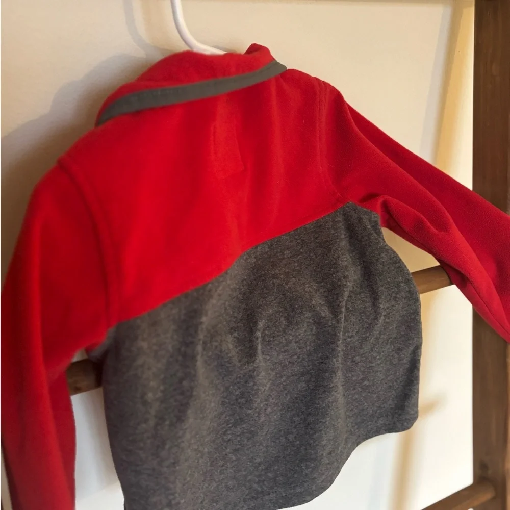 💙 5 for $25 💙 Oshkosh Red and Gray Fleece Pullover